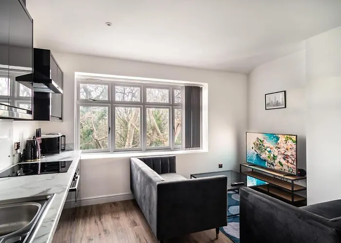 Spacious 2 Bed Apartment In Waterloo Liverpool