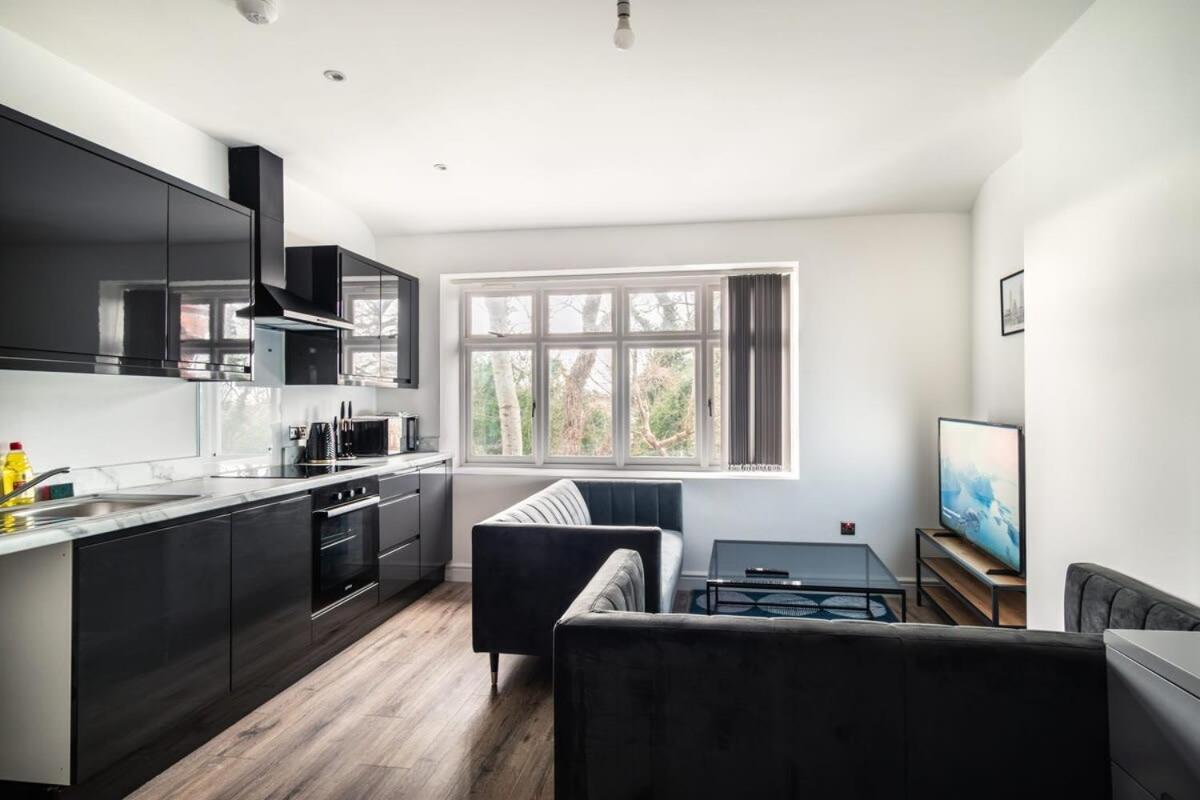 Spacious 2 Bed In Liverpool Apartment *