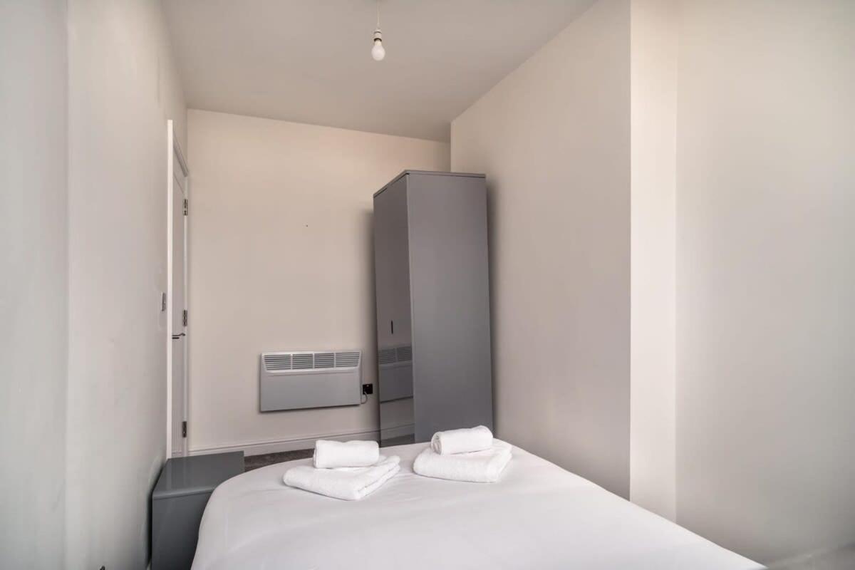 Spacious 2 Bed In Liverpool Apartment *