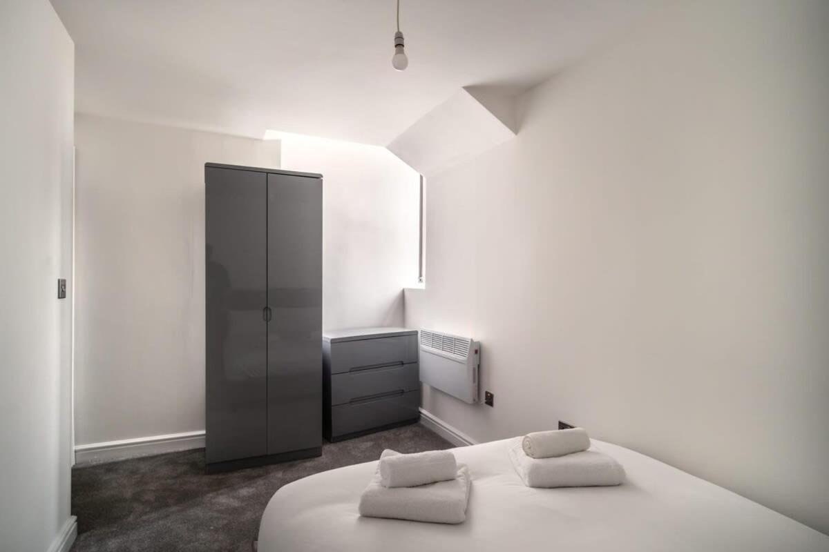 Spacious 2 Bed In Liverpool Apartment *